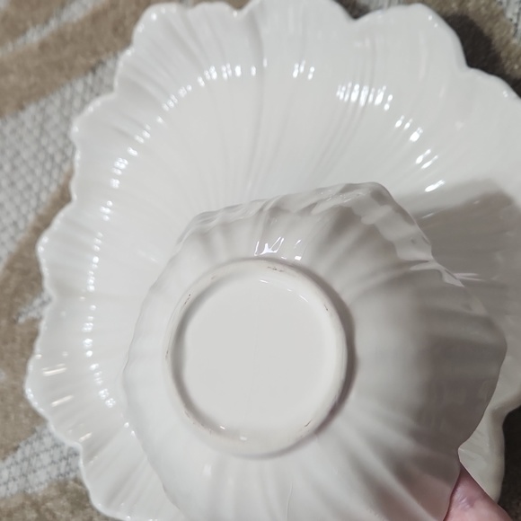 Lotus flower chip and dip 2 piece Ivory color. Ceramic. Heavy quality - Picture 6 of 10